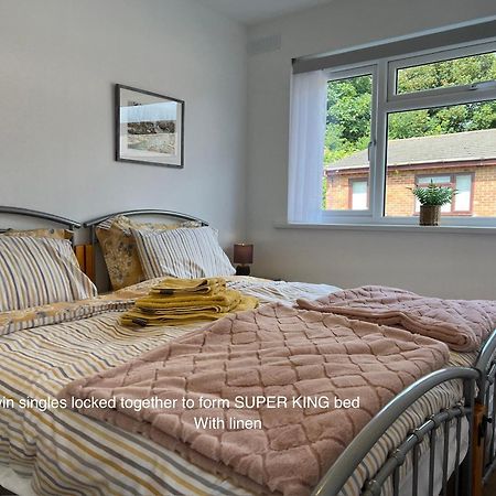 Valley View Self-Catering Coastal Bungalow In Rural West Wight Фрешуотер Экстерьер фото